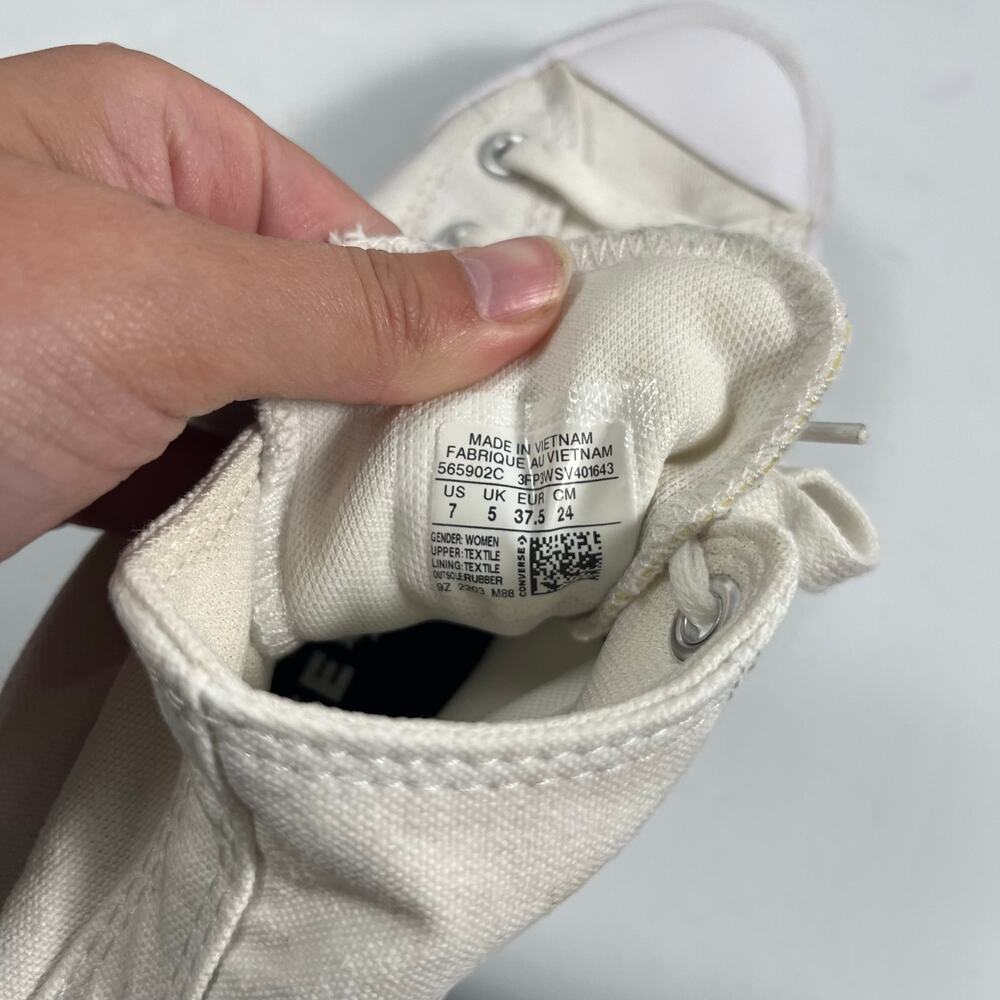 Converse Chuck Taylor Lugged High Top Sneakers 7 White Casual Classic Comfort - Picture 4 of 7